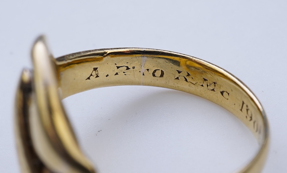 A rare Arts & Crafts gold ring, England, circa 1905